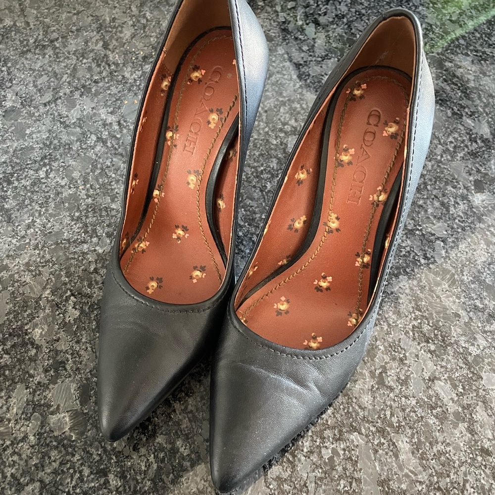Coach black leather pump size 7.5